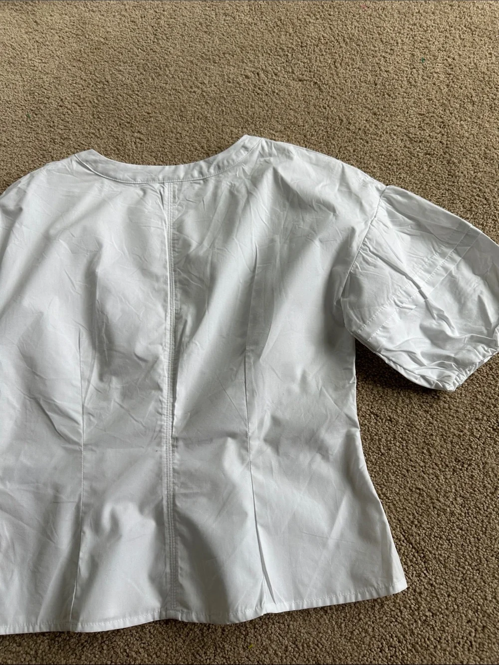 Banana Republic poplin cotton White V-Neck Puff-Sleeve Blouse. Cinched waist